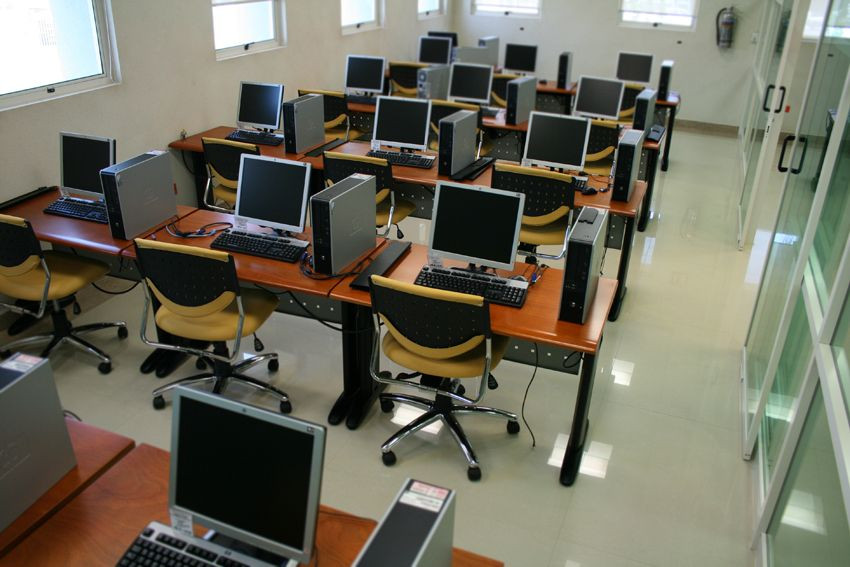 Galería de Módulos Rectos para Sala de Capacitación Línea Cassel