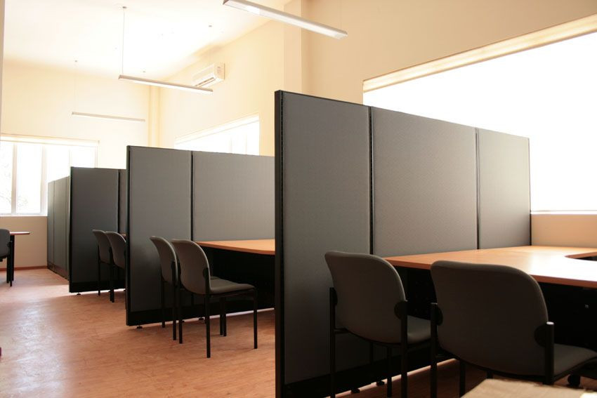 Galería de Escritorios en "L" con paneles Divisorios Linea MS